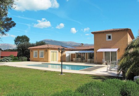 House in Roquefort-les-Pins Nord, the South of France