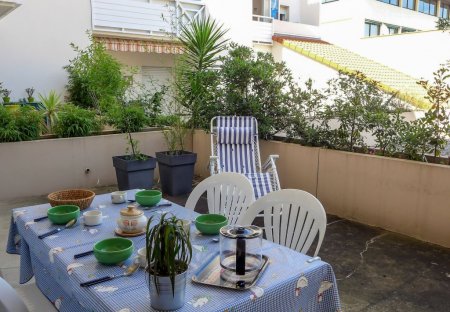 Apartment in Halles-Hurlague, France