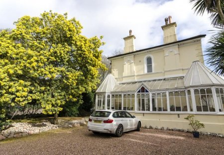 House in Wellswood, England