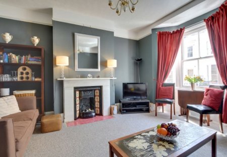 Apartment in Queen'S Park, England