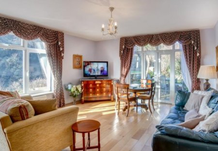 House in Wellswood, England