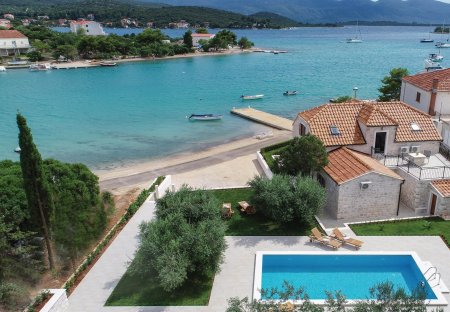 Villa in Lovište, Croatia