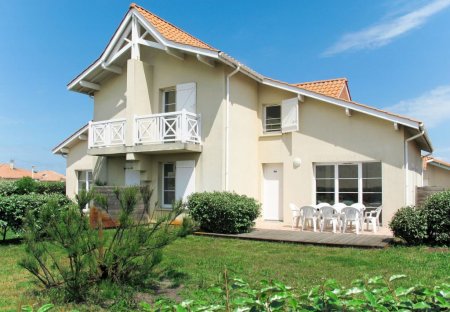 Villa in La Plage-Bourg1, France