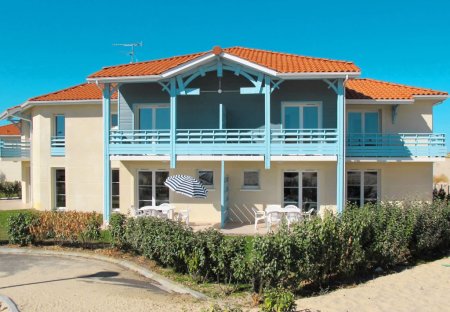 Villa in La Plage-Bourg1, France