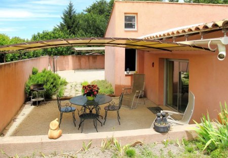 House in L'Isle-sur-la-Sorgue, the South of France