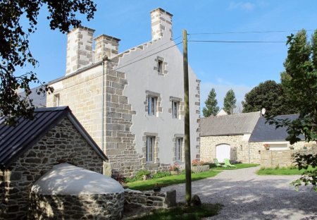 House in Plounéour-Brignogan-Plages, France