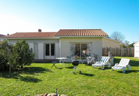 House in Saint-Vivien-de-Médoc, France