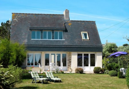 House in Plounéour-Brignogan-Plages, France