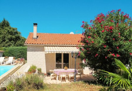 House in Saint-Paul-en-Forêt, the South of France