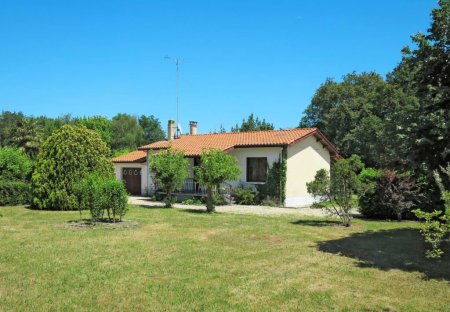 House in Saint-Vivien-de-Médoc, France