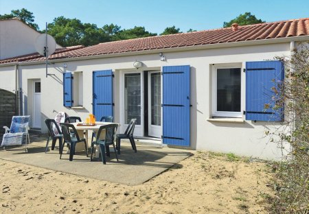 House in Longeville-sur-Mer, France