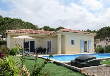 House in Bagnols-en-Forêt, the South of France