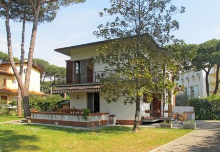 Villa in Pietrasanta, Italy