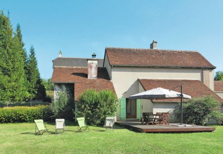House in Saint-Romain-sur-Cher, France