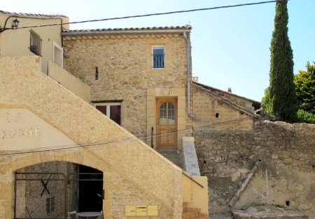 House in Laudun-l'Ardoise, the South of France