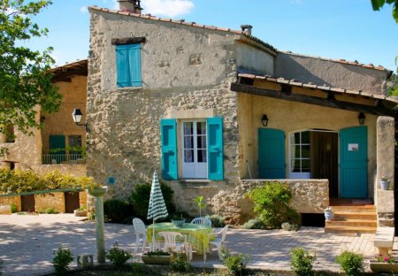 House in Niozelles, the South of France