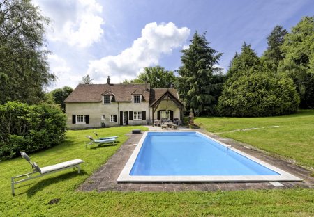 Villa in Dampierre-sous-Bouhy, France: SECOND HOME RENT - Maison Ecrevisse - Saint Amand en Puisay..