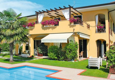 Apartment in Lazise, Italy