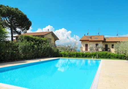Apartment in Bardolino, Italy