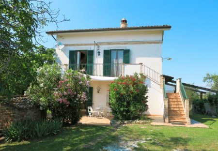 Villa in Collecorvino, Italy