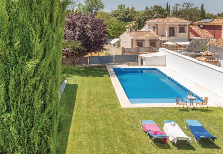 Villa in Los Pinos, Spain