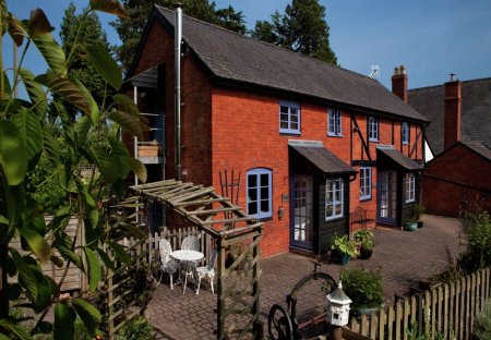 House in Kinnersley, England