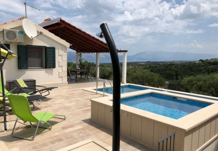 Villa in Škrip, Croatia