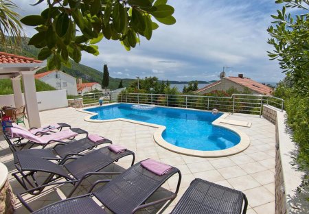 Apartment in Plat, Croatia