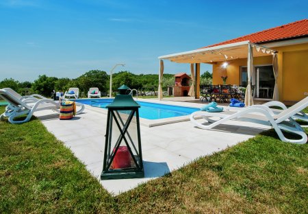 Villa in Šorići, Croatia