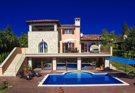 Villa in Pračana, Croatia