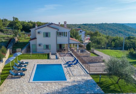 Villa in Trgetari, Croatia
