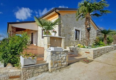 House in Dračevac - Monspinoso, Croatia