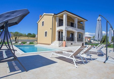 Villa in Montižana - Montisana, Croatia