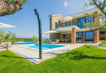 Villa in Oslići, Croatia