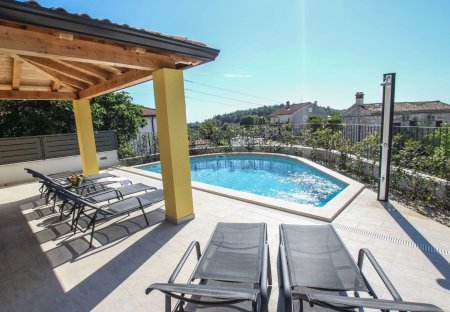 Villa in Mugeba - Monghebbo, Croatia