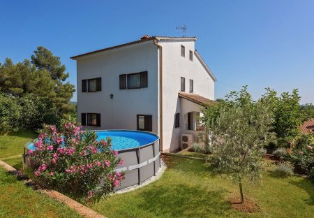 House in Mugeba - Monghebbo, Croatia