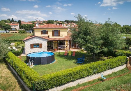 House in Mugeba - Monghebbo, Croatia