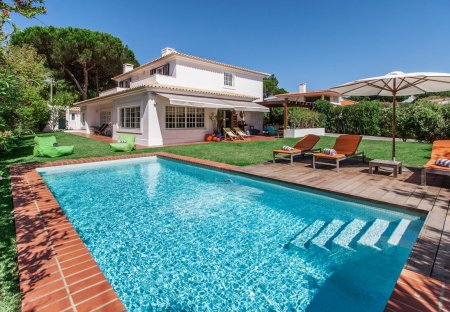 Villa in Praia das Maçãs, Lisbon Metropolitan Area