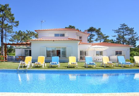 Villa in Praia das Maçãs, Lisbon Metropolitan Area