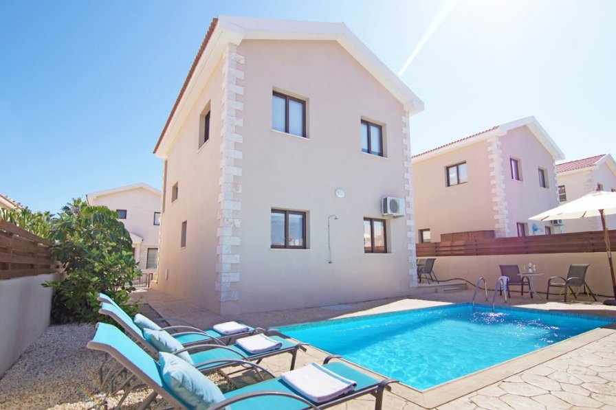 Villa to rent in Cape Greco, Cyprus with private pool 27894