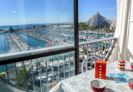 Apartment in La Grande-Motte Centre, the South of France