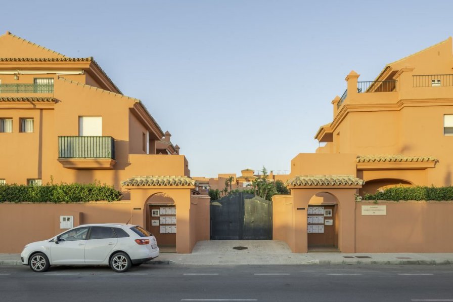 Apartment to rent in Rota, Spain with swimming pool 280325