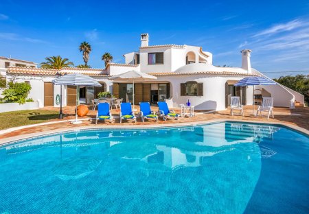 Villa in Caramujeira, Algarve