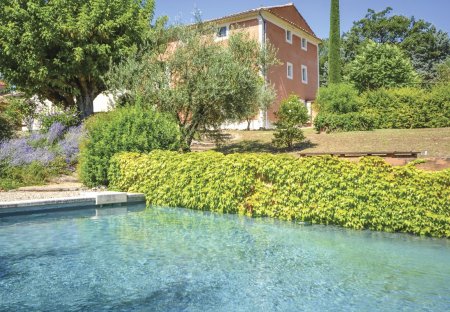 Villa in Saint-Saturnin-lès-Apt, the South of France