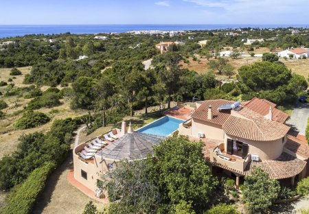 Villa in Caramujeira, Algarve