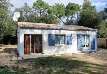 House in Longeville-sur-Mer, France