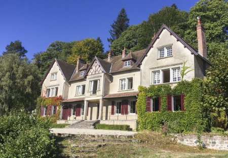 Chateau in Saint-Prix, France