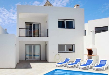 Villa in Atalaia, Portugal