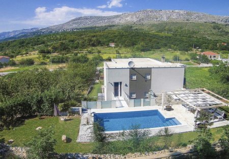 Villa in Srinjine, Croatia