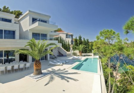 Villa in Sumartin, Croatia